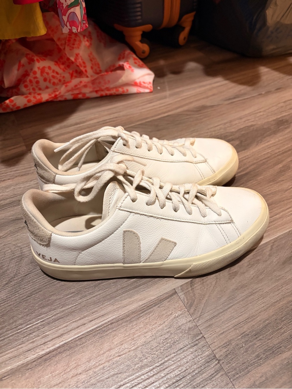 Veja Cream & Off-White Low-Top Leather Sneakers